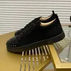 Designer låga skor män svart vit grön glitter grå nitar läder mocka mode spikar karriär bröllop tränare kvinnor sneakers