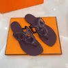 Mujeres Cadena Diapositivas Diseñador Sandalia Lujo Verano Goma Cabeza grande Diapositivas Moda Playa Zapatos atractivos Zapatillas planas de calidad superior con caja NO353