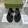 Deri tanga sandalet kadın erkekler moda tasarımcısı moda ince flip floplar ayakkabı yaz plajı gündelik slaytlar siyah beyaz boyut 35-46