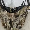 TWOTWINSTYLE Gilet ricamato vintage per donna Colletto quadrato Tunica senza maniche con lacci Sexy Camis Moda estiva femminile 220325