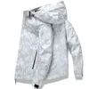 2022 Новая куртка Men Осень на открытые ветропроницаемые курки с капюшоном Mens Fashion Camouflage Slim Poat тонкая водонепроницаемая одежда Y220803