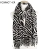 Foxmother Nowe panie o modzie Faulard Zebra Zwierzęta Szal Wrap Kaszmirowe Szaliki z Tassel Winter Scalf for Women Mens Prezent T200225