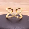 Luxury Cross X Shape Women Förlovningsring Full asfalterad zirkonguldfärg Elegant Enkel smycken Öppen justerbar ring