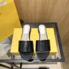 Högsta kvalitet kvinnor män strand lyx designers tofflor sandaler sommar mode flip flops äkta läder dam slipper skor sneakers dubbel spänne glidor stora