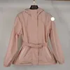 Chaquetas de marca de diseñador para mujer, insignias bordadas, gabardina de cintura con cinturón superior para hombre caro con cremallera