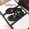 Klassiska Herrtofflor Sommar Gummibotten kvinna sko strand Slides brev Herr Platta sandaler designerskor Metallknapp Lazy lady Loafers Flip flops Stor storlek 35-42-45