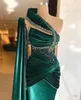 Arapça yeşil kadife deniz kızı gece elbiseler seksi bir omuz boncuk yan bölünmüş uzun balo elbiseleri robes de