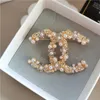 Pinos simples de letra dupla feminino designer de luxo Broches Design de logotipo da marca Crystal Pearl Broche Pin Pin Wedding Jewelry Acessórios