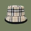 21SS British Style Classic Grid Pattern Wide Brim Bucket Hats Designers Fashion Charm Women Spring Autumn Casual Travel Sunshade Sun Pr Fbie