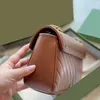 2022ファッションチェーンスクエアショルダーウォレットソフト有名なデザイナーレディコイン財布最高品質のミニクロスボディスレッドハンドバッグ実用的な因果フラップトートバッグ