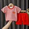 Ensembles de vêtements 2PC Summer Little Enfants Survêtement Alphabet Tee Imprimer Vêtements courts pour bébés garçons Mode Tenues Infant 6m To4tClothing