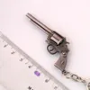 6cm kreativa nyckelkedjor perifera spel mini modell leksak pistol legering keyring grossist man nyckelring för kvinnor spel fans smycken tillbehör