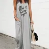 Femmes Gris Col En V Lettre Imprimé Maxi Robes D'été Casual Solide Robe Sans Manches Streewear Plus La Taille 4XL Femme Vestidos 210302