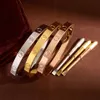 Pierścień miłosny dla kobiet śrubowe pierścionki dla mężczyzn Ice Up Pierścień Diamond Biuleryka Weselna Kobieta 18k złota platowane akcesoria W3666507