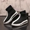 Designers klär bröllopsfest strumpor skor hög kvalitet casual sneakers mode svart röd runda tå tjock botten företag kör loafers w49