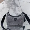 Kvinnor handväskor handväska diamant axel crossbody väskor mode bokstäver justerbar hårdvarukedja rem blingbling påse handväska fabrik