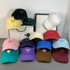 قبعة للرجال من تصميم Casquette المعدني المثلث من القطن بلون ممزق