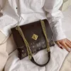 Текстура кожи большая сумка для женской весны 2022 г. Новый модный иностранный стиль Универсальный INS Chain One Phools Messenger Bag 70% скидка выхода на продажу