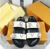 Fabrik grossist topp kvinnor designer skor platt tofflor mode 3d bokstäver färgtryck metall bälte spänne sandaler sommar sexiga strandskor storlek 35-42