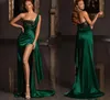Sexy Zwart Sequin Hals Satijn Avond Formele Jurken Eén Shoulder Emerald Green Side Split Prom Party Jurken Lange Robe de Soiree