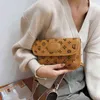 2023 Designer Bag Retro Women's 2023 Summer New Korean Style Fashion Ins Single Shoulder Diagonal Chest Printed liten fyrkantig väska