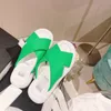 Высококачественные летние зеленые ткани мулы тапочки роскошные пляжные платформы сандалии обувь кожа открытые пальцы на пальцах для женщин для женщин роскошные дизайнеры фабрика