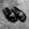 Son moda erkekler slops slops terlik dia düz katır 1A3r5m serin zahmetsizce şık slaytlar ayarlanmış altın tokalar ile 2 kayış. 35-46m Erkek Unisex Sandal