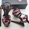 럭셔리 디자이너 여성 샌들 스틸레토 하이힐 신발 10/14 cm T-스트랩 웨딩 신부 신발 공물 특허 가죽 플랫폼 샌들 상자 포함