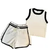 Schwarz-weißer zweiteiliger Damen-Trainingsanzug mit Hose, Oberteil und kurzem Set, Fitnessstudio-Outfit, modischer Trainingsanzug mit Buchstabendruck