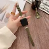 デザイナースリムストラップとエンボスパターン Apple Watch バンド 45 ミリメートル 42 ミリメートル 38 ミリメートル 40 ミリメートル 44 ミリメートル Iwatch 3 4 5 7 41 ミリメートルバンド金属コネクタローズゴールドバックルレザーレディースレディース