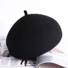 Ladies 100 Wool Felt Beret Solid Warm Women French Berets Femme Fascinator Winter Hat Cappellini all'ingrosso per donna J220722