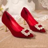 Piccole scarpe in pelle da donna britannica rosso matrimonio cinese Xiuhe francese tacchi spessi nuova moda alta 220506