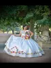 Nowy Biały Satin Haftowane Quinceanera Sukienki Meksykańskie Theme Vestidos De Novia Off The Ramię Łuk gorset Powrót Słodki 15 Suknie Prom Ball