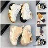2022 Üst Klasik Run Hike Yıldız Bayan Erkek Rahat Ayakkabılar Hareket Kadınlar İngiliz Giyim Marka Ortak Pürüzlü Siyah Sarı Beyaz Yüksek Kalın Boyutu 35-40 M66