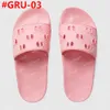 2024 Sandales à glissière en caoutchouc Tongs Sandales Slatform Slipper Waterfront Double Lettres Femmes Hommes Chaussures 36-45 avec cartes de boîte et sac à poussière 573922 # GRU-01