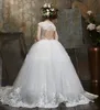 2022 Elegant bollklänning Flower Girls Dresses For Weddings Sheer Neck Long Lace Appliques Tulle Children Wedding Dresses Girls Pageant Dress