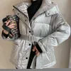 Qingwen coreana moda feminina jaqueta de inverno com cintura de cinto Bright Face Duck Down Jacket feminino 2022 Parka Manteau Femme L220725