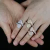 Anillos de boda Baguette pavimentado completo Cz Anillo de dedo en forma de corazón de banda abierta para mujeres US Tamaño 5 6 7 8 9 Joyas de bling heladas al por mayor