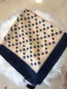 2022 SCARF DESIGNER SILK SCALK SCARFS Kvinnor Fashion Gold Thead Mönster Print Designers Thin Shawls Without Box 70-70