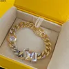 Lyxdesigner guldarmband män designers kvinnor älskar armband mode smycken bokstavskedjor länk armband vintage v armband med låda
