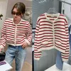 Estilo de celebridade Red e White Stripe Round Gold Button Gold de manga longa Cardigan Jaqueta de camisola espessada curta