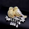 Kvinnor Party Dress Crystal Pearl Brosches Pin Fashion Real Gold Plated Flower Pin Brooch For Party Wedding Trevlig gåva för vänner