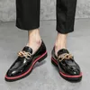 Modieuze Heren Loafers Schoenen PU Effen Kleur Lage Hak Ketting Decoratie Mode Klassieke Comfortabele Business Casual Schoenen DH960