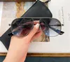 Die neue Crone-Doppelstrahl-Anti-Blaulicht-Sonnenbrille mit schlichtem Spiegelblechrahmen und trendiger Sonnenbrille