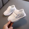 Moda de alta calidad Biños blancos para niños pequeños zapatos planos zapatos planos casuales zapatos de niña para niña