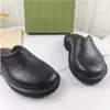 Hotbrand perforerade tofflor män kvinnor plattform designer sandaler kil gummi utskuren glidtransparent material mode strandlägenheter skor