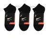 Calcetines deportivos de moda para hombre Marca de gancho clásico Tubo medio Sólido Hombres Mujeres Baloncesto Absorbente de sudor Transpirable Calcetín de barco corto Calcetines deportivos de lujo Bh1p