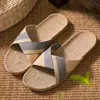 Suihyung Neue Herren Sommer Hausschuhe Wohnungen Atmungsaktive Leinen Casual Sandalen Hause Badezimmer Rutschfeste Flip-Flops Indoor Schuhe Pantufa G220518