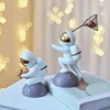 Niedliche Cartoon Astronaut Statue Charakter Skulptur Figur Nordic Home Decor Wohnzimmer Büro Schreibtisch Zubehör Raumfahrer Geschenk 220722