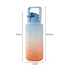2L大容量の水のボトルのわらカップグラデーションカラーのプラスチック水のカップタイムマーカー屋外フィットネススポーツボトル220418